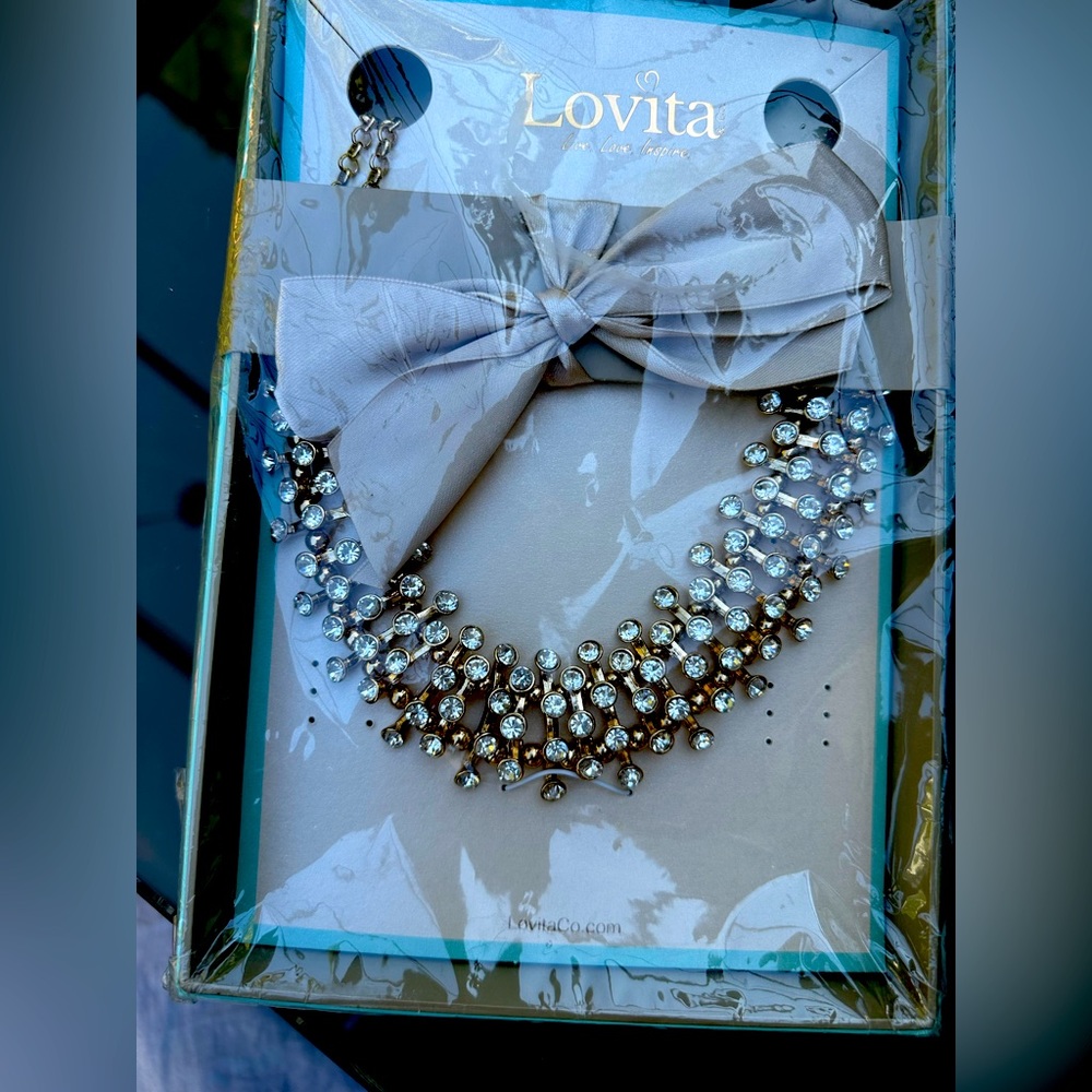 Lovita necklace.